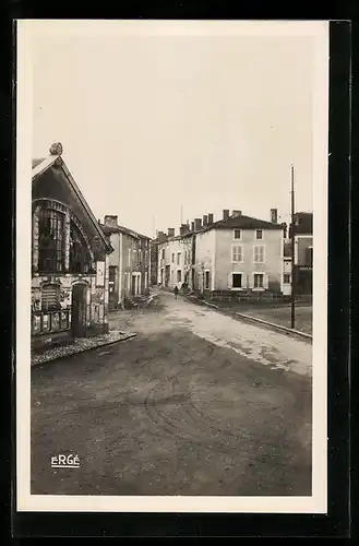 AK Thénezay, Place de l`Eglise cote Avenue de la Gare