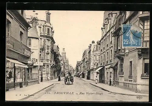 AK Trouville, Rue Victor Hugo