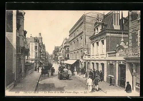 AK Trouville, la poste de la rue Victor-Hugo