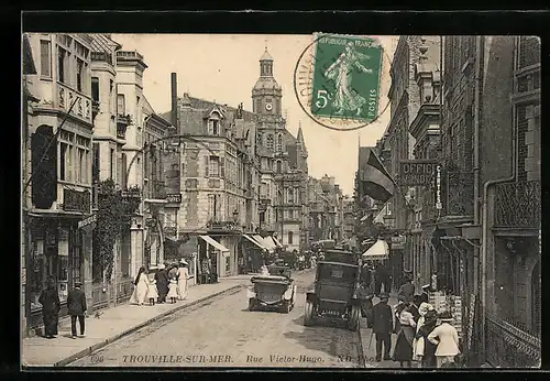AK Trouville-sur-Mer, rue Victor Hugo