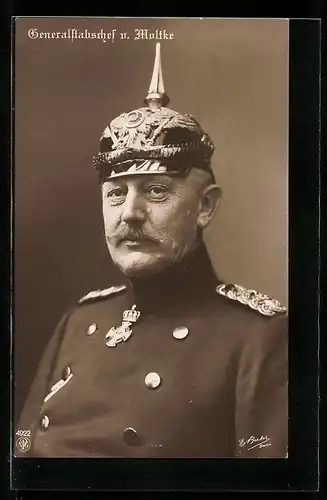 AK Heerführer Generalstabschef v. Moltke, mit Pickelhelm und Uniform gesehen