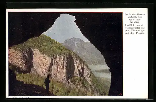 AK Obertraun, Dachstein-Rieseneishöhle, Blick aus dem Höhlenportal