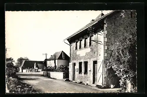 AK Segonzac, vue sur la poste et la rue Centrale