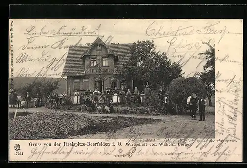 AK Beerfelden i. O., Gasthaus Wirtschaft Dreispitze W. Berger mit grosser Gruppe und Heuwagen