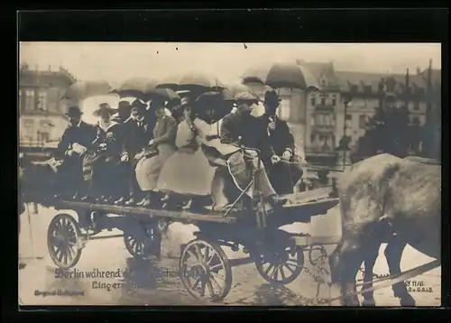 AK Berlin während des Verkehrsstreiks, Fuhre mit Fahrgästen, Arbeiterbewegung