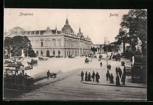 AK Berlin, Blick zum Zeughaus, Strassenbahn im Vordergrund