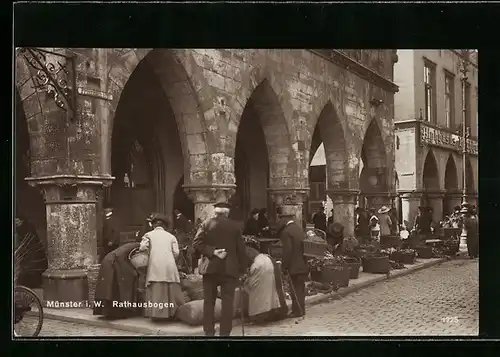 AK Münster i. W., Markttag am Rathausbogen