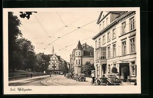 AK Kiel, Schlossgarten-Strasse mit Strassenbahn im Hintergrund