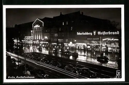 AK Berlin-Charlottenburg, Kurfürstendamm bei Nacht, mit Haus Wien und Reklame Scharlachberg