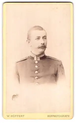 Fotografie W. Höffert, Berlin, Unter den Linden 24, Einjährig-Freiwilliger Unteroffizier in Uniform