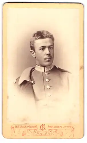 Fotografie Friedrich Müller, München, Kaufinger Strasse 21, Garde-Unteroffizier in Uniform