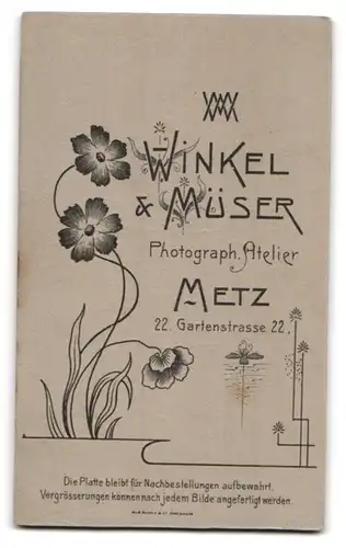 Fotografie Winkel & Müser, Metz, Gartenstrasse 22, Soldat mit Schützenschnur in Uniform mit Portepee am Bajonett