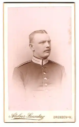 Fotografie Atelier Sonntag, Dresden-N., Einjährig-Freiwilliger Gardesoldat in Uniform