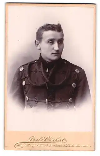 Fotografie Paul Schückert, Berlin-Charlottenburg, Berliner-Strasse 112, Junger Husar in Uniform