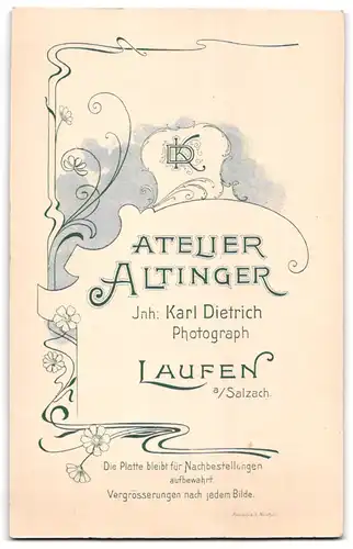 Fotografie Atelier Altinger, Laufen a. Salzach, Bayerin in Tracht auf einem Stuhl
