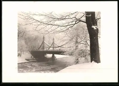 Fotografie Walter Wassner, Lübeck, Ansicht Lübeck, Brücke im Winter