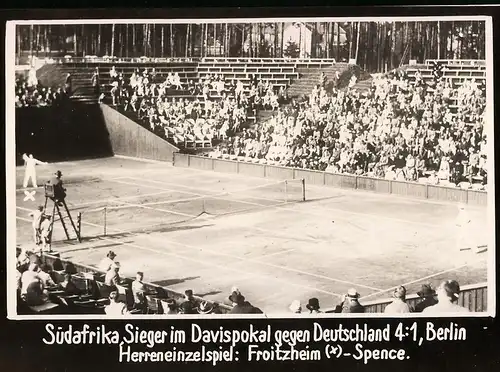 Fotografie unbekannter Fotograf, Ansicht Berlin, Tennis Davispokal, Südafrika besiegt Deutschland 4:1