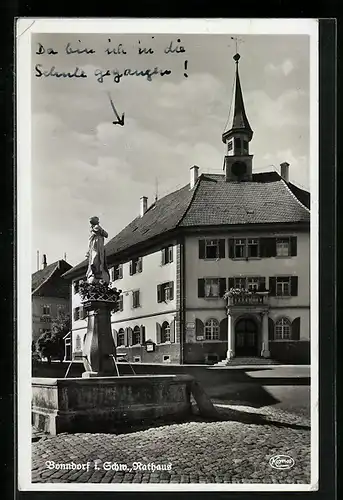 AK Bonndorf /Schwarzwald, Brunnen vor dem Rathaus