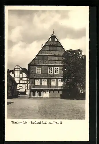 AK Wiedenbrück /Westf., Fachwerkhaus am Markt