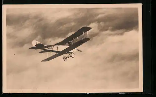 AK Doppeldeckerflugzeug im Fluge