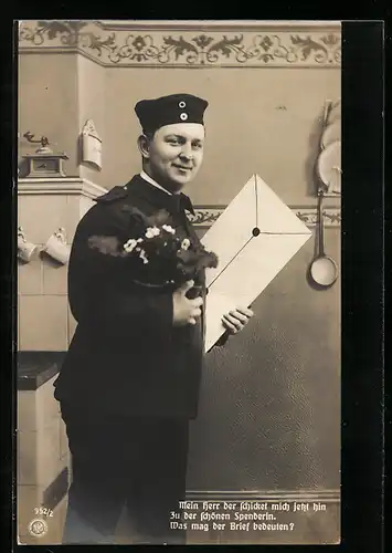 Foto-AK NPG Nr. 952 /2: Soldat in Uniform mit riesigem Brief