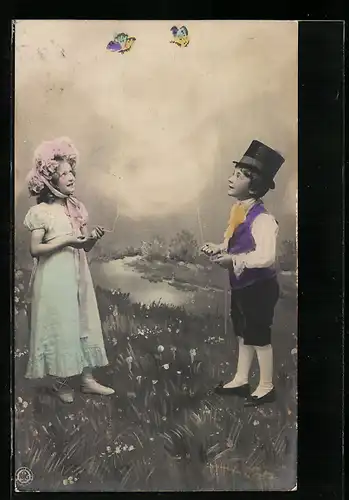 Foto-AK NPG Nr.: Junge und Mädchen mit Schmetterlingen an der Leine