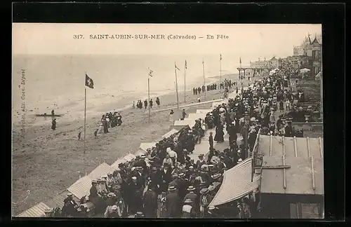 AK Saint-Aubin-sur-Mer, En Fete