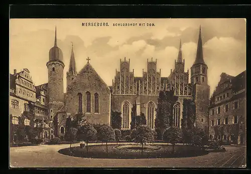 AK Merseburg, Schlosshof mit Blick auf Dom