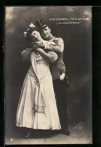 AK Operette Ein Walzertraum, Schauspieler Fritz Werner und Schauspielerin Mizzi Zwerenz liegen sich in den Armen