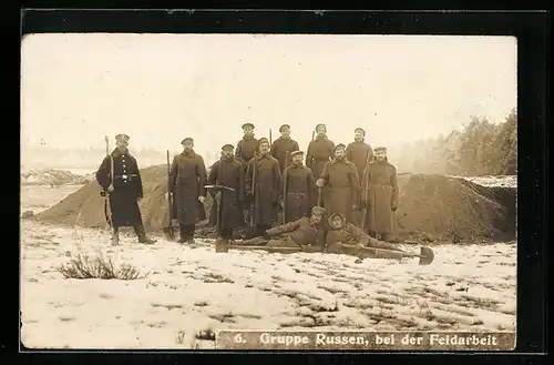 AK Russische Kriegsgefangene bei der Feldarbeit