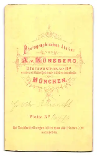 Fotografie A. v. Künsberg, München, Blumenstrasse 11a, Otto Ahrendt in feinen Kleidern