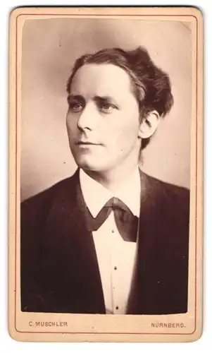 Fotografie C. Muschler, Nürnberg, Deutscher-Hof, Wilhelm Clement mit grauer Strähne im Haar
