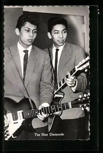 AK Musiker The Blue Diamonds mit Gitarren