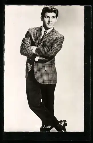 AK Musiker Paul Anka in kariertem Jackett