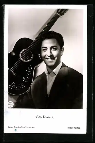 AK Schauspieler Vico Torriani mit Gitarre