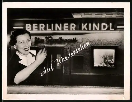 Fotografie unbekannter Fotograf, Ansicht Berlin-Schöneberg, Kneipe - Bar Zum Schwalbennest, Berliner Kindl Leuchtreklame