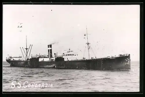 Fotografie Frachtschiff S.S. Concordia bei langsamer Fahrt 1934