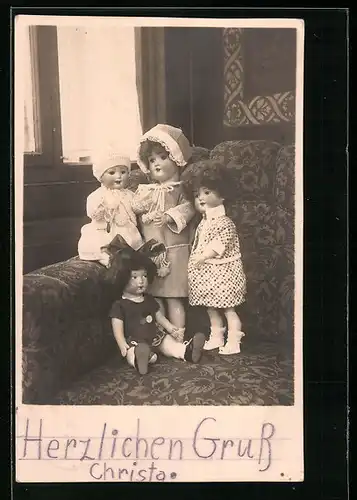 AK Puppen auf dem Sofa