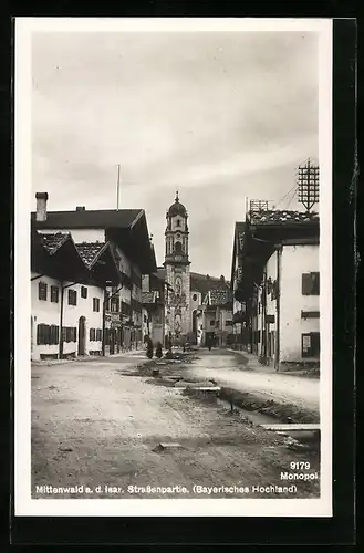 AK Mittenwald, Strassenpartie mit Kirche