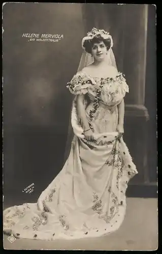 AK Opernsängerin Helene Merviola in schickem Kleid, Ein Walzertraum