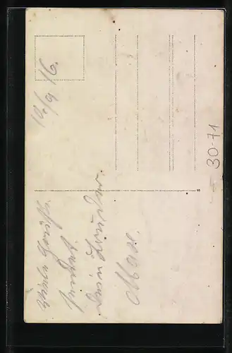 Foto-AK Drei Soldaten in Uniform mit Munition