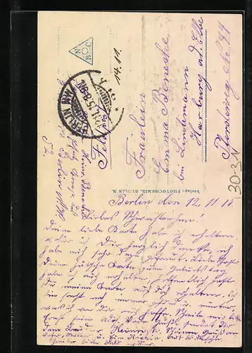 AK Junge Soldatin in Uniform mit Schaufel, Fräulein Feldgrau