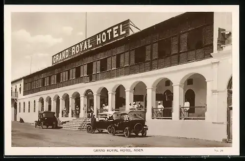 AK Aden, Grand Royal Hotel, Autos vor dem Eingang