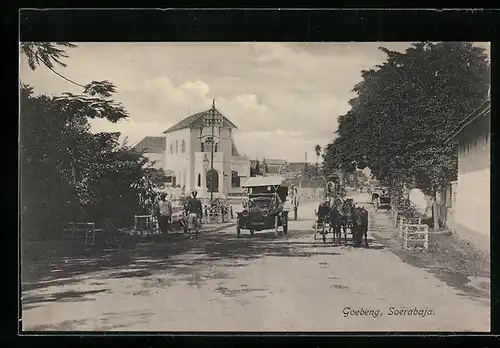 AK Soerabaja, Goebeng, Auto und Kutsche auf einer Strasse