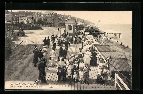 AK Villers-sur-Mer, Les Planches et la Rue du Casino