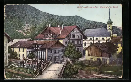 AK Scharnitz /Tirol, Hotel goldener Adler vor bewaldetem Berg