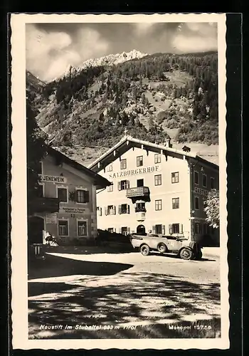 AK Neustift im Stubaital, Gasthof Salzburgerhof mit Bergpanorama