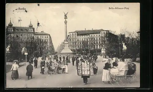 AK Berlin-Kreuzberg, Mobiler Ansichtskarten-Verkäufer auf dem Belle-Alliance-Platz