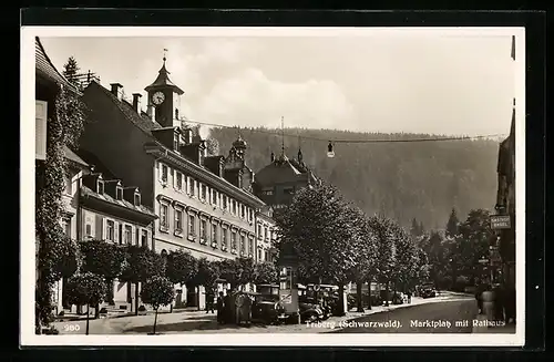 AK Triberg /Schwarzw., Marktplatz mit Rathaus