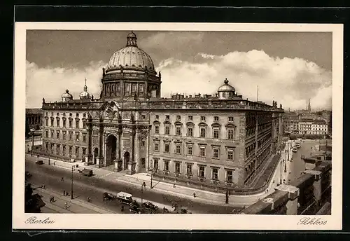 AK Berlin, Schloss mit Strasse aus der Vogelschau